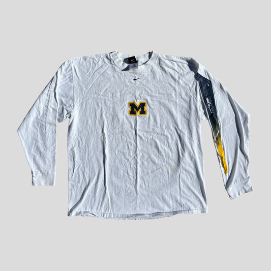 Center Swoosh Long Sleeve